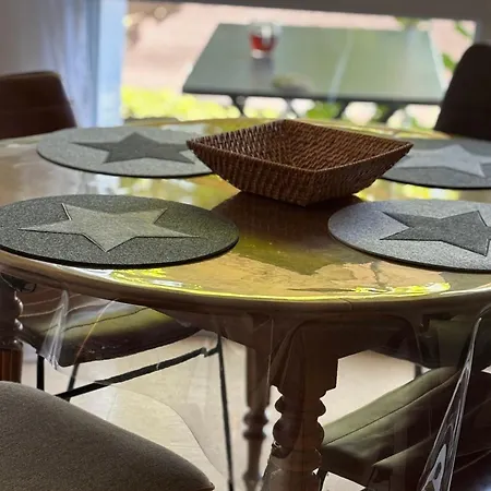 Jolie Maison Lumineuse A Posay ラ・ロッシュ・ポゼ