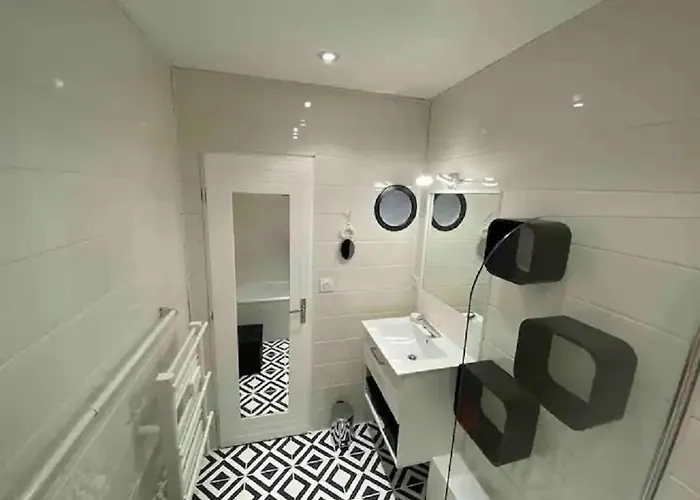 Jolie Maison Lumineuse A Posay *