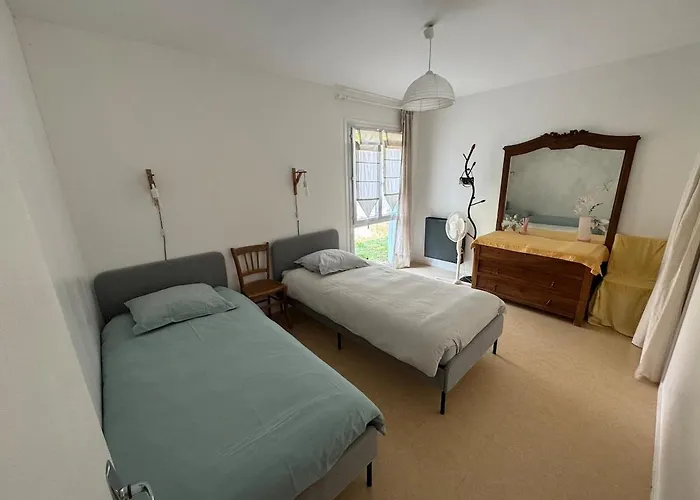 Jolie Maison Lumineuse A Posay Holiday home