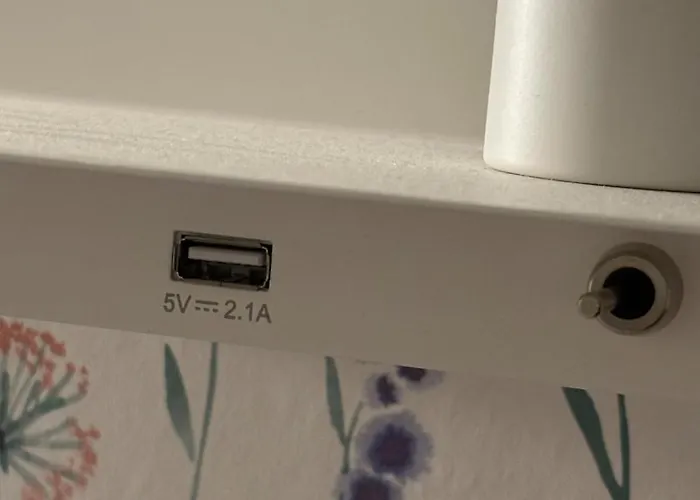 Jolie Maison Lumineuse A Posay Holiday home *