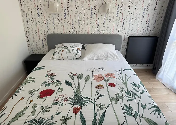 Jolie Maison Lumineuse A Posay Holiday home *